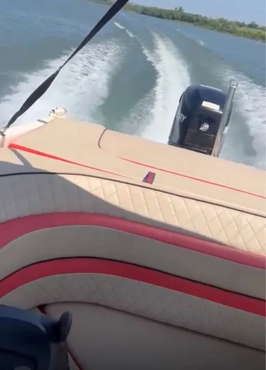 OPORTUNIDADE Lancha Ventura MOTOR 225hp v6 24 pés  - Foto 3