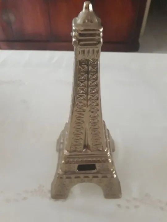 torre Eiffel dourada de porcelana 