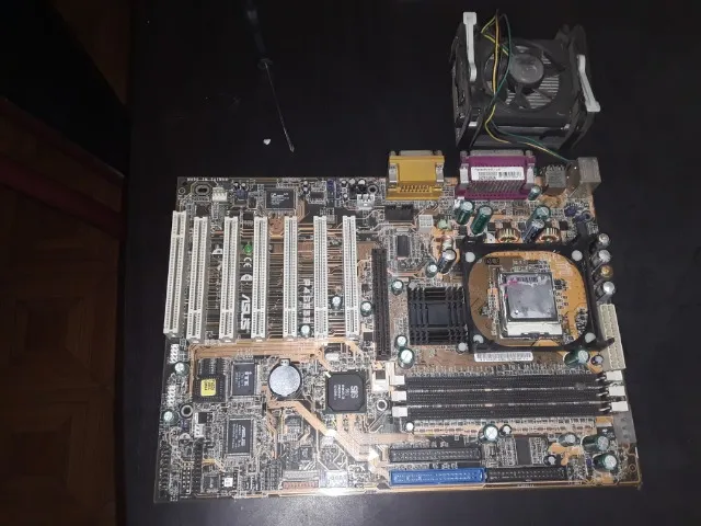 Placa mãe Asus P4S333 processador intel pentium 4 de 1.6Ghz