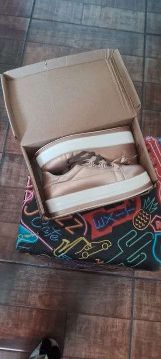 Tenis Rose plataforma importado n 36 + necessaire  - Foto 3