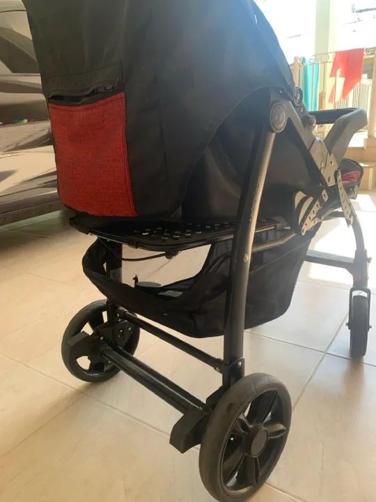 Carrinho de bebê com bebê conforto - Foto 2