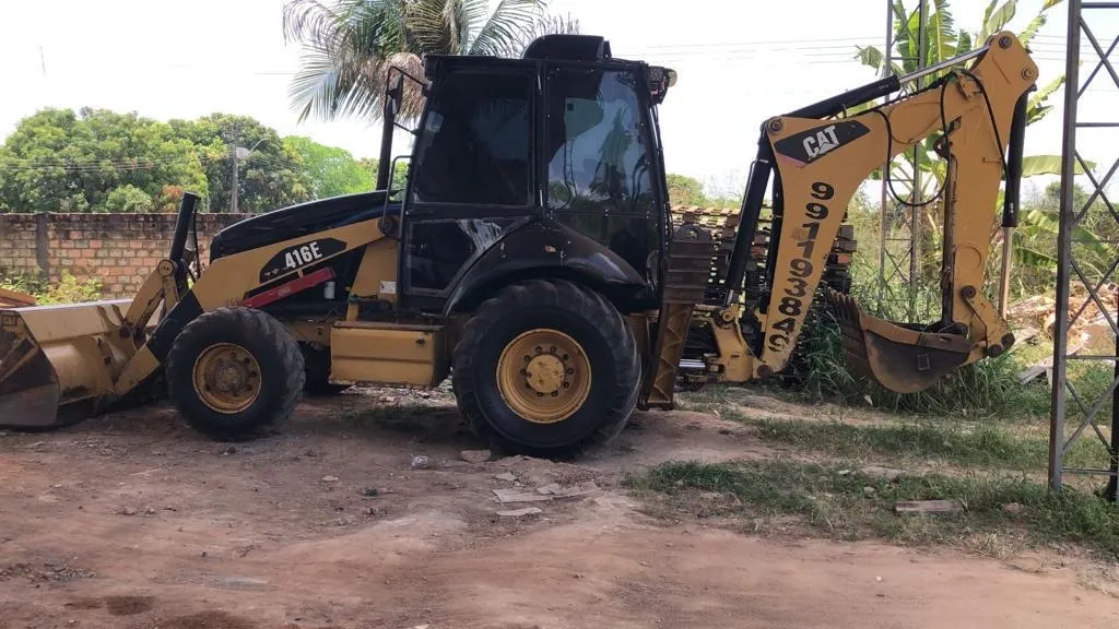 Retroescavadeira Caterpillar 416E