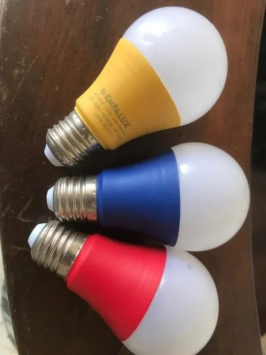 Lâmpadas Led 10w Bivolt E27 Empalux cores azul, amarela ou vermelha - Foto 2
