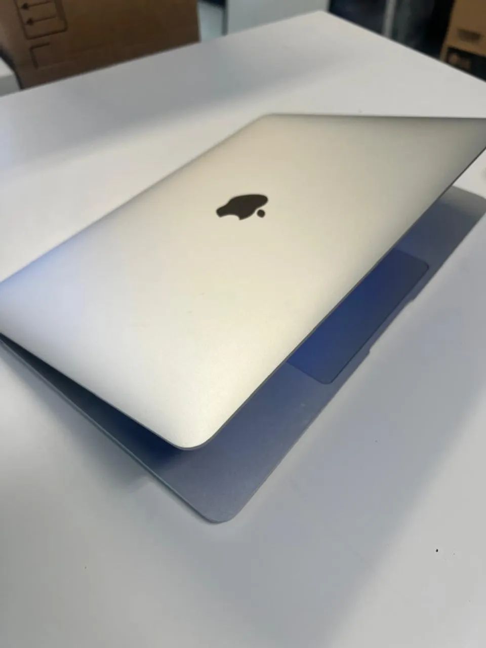 【中古】MacBook Air M1 256GB おまけ付き APPLE MACBOOK AIR M1 8GB 256GBG - Notebooks - Bom Retiro