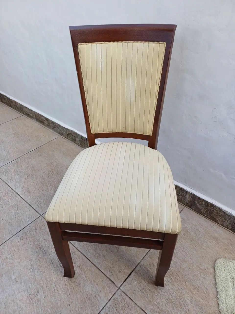 1 Cadeira de Jantar em Madeira e Estofado