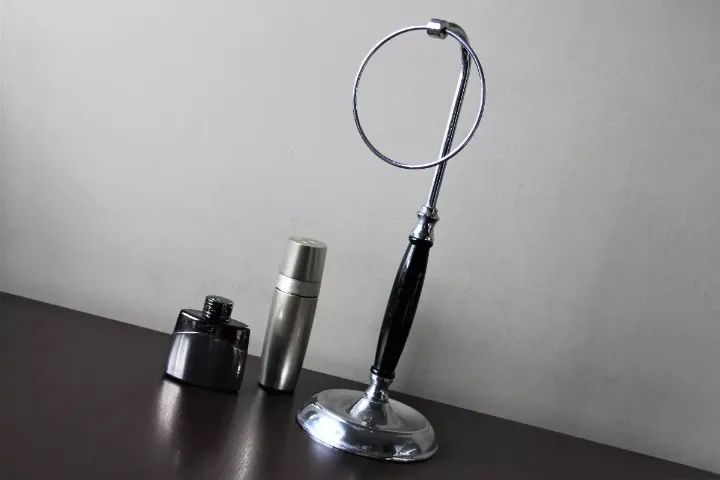 Toalheiro Sacerdotal ( Metal e Madeira ) - Ouro Preto Anos 40 - Foto 6