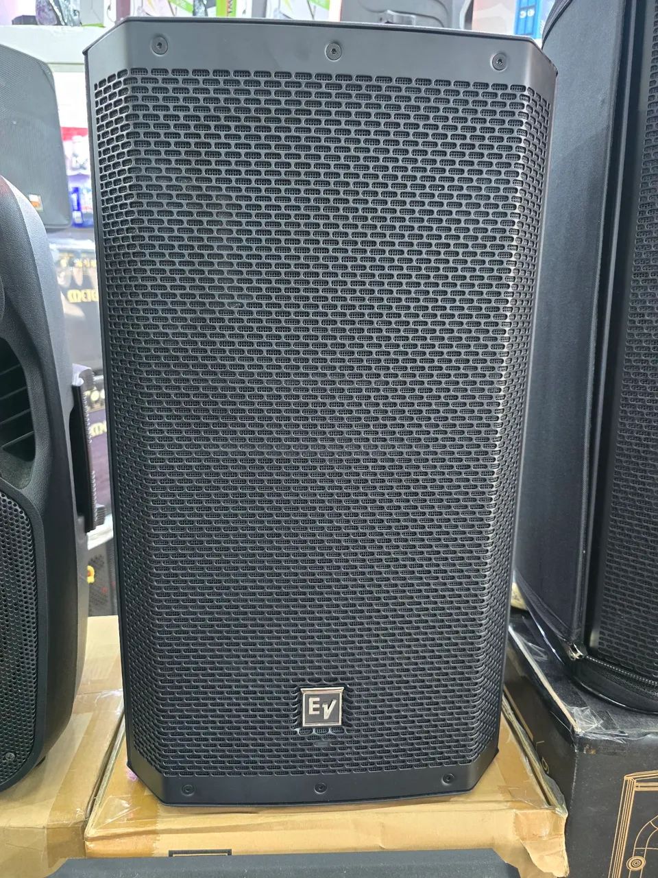 Caixa de Som EV (Electro-Voice) ZLX 15 G1