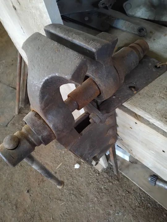 Morsa antiga Antigamente usado para aperto de peças e objetos - Foto 3