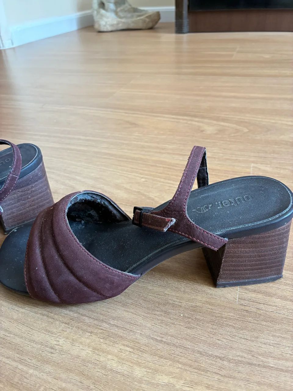 Sandália de salto alto com tiras acolchoadas da marca Outer. - Foto 3