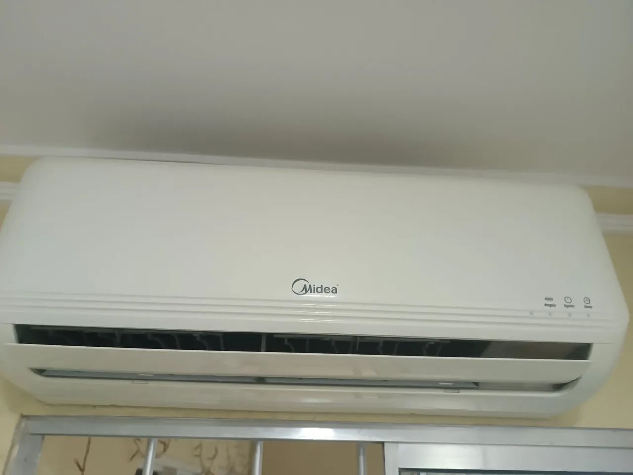 Evaporadora Midea 9000 BTUs.