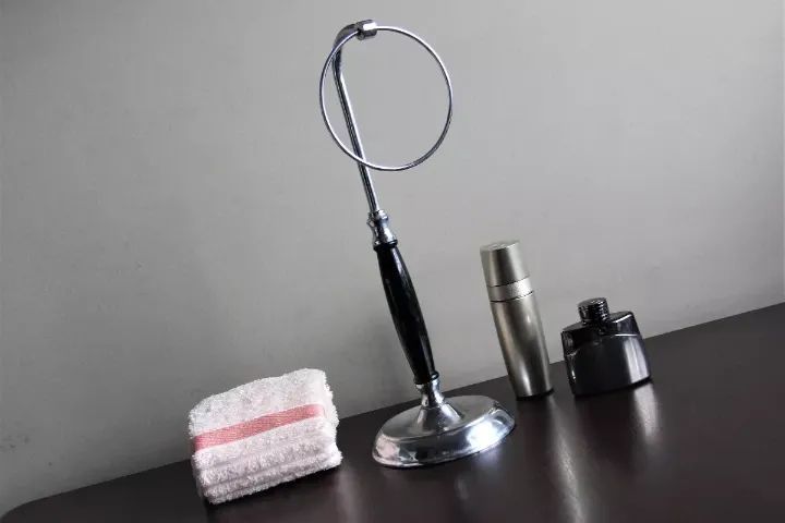 Toalheiro Sacerdotal ( Metal e Madeira ) - Ouro Preto Anos 40 - Foto 4