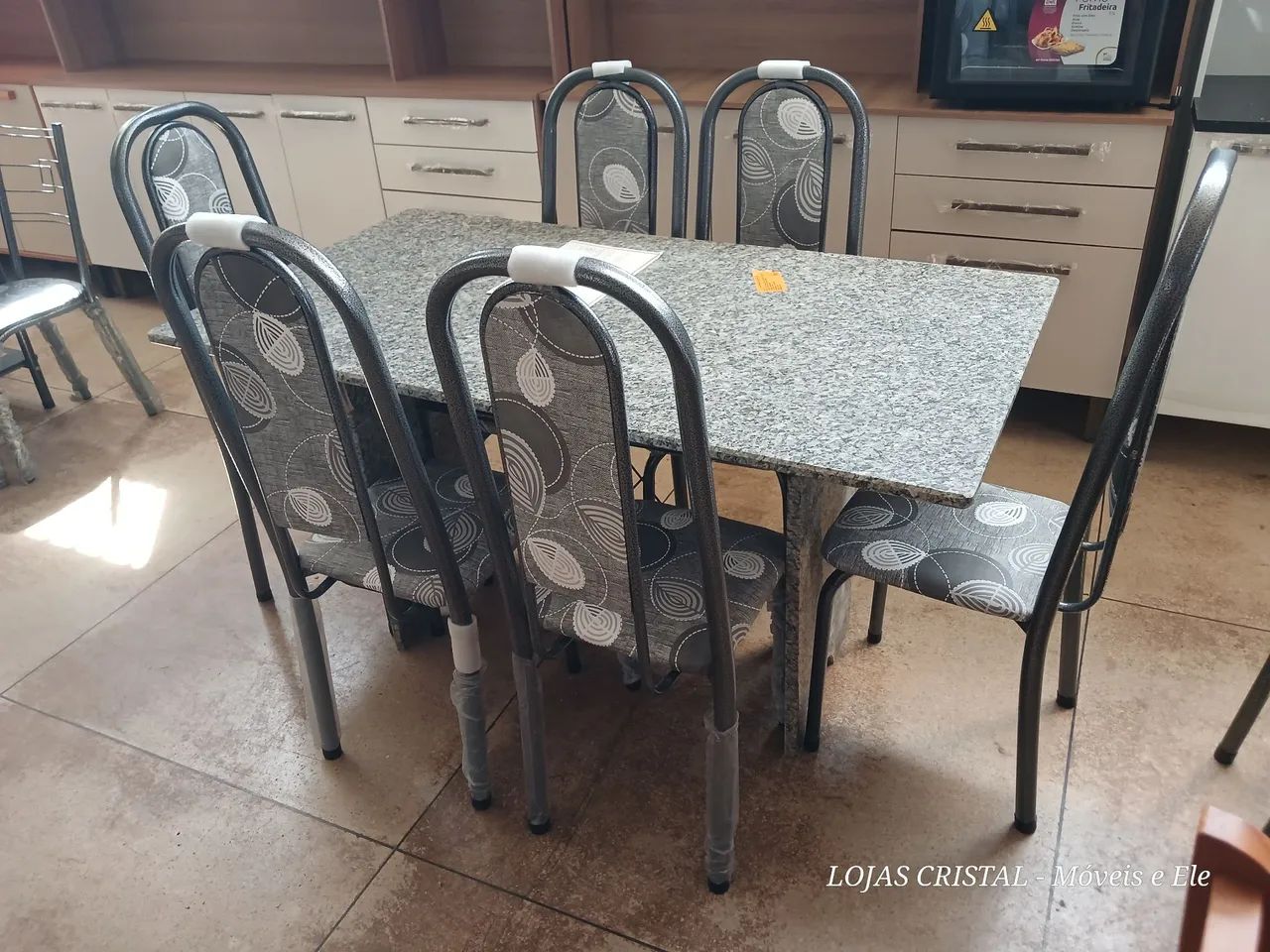 Mesa de Jantar em Granito com 6 Cadeiras - Foto 4
