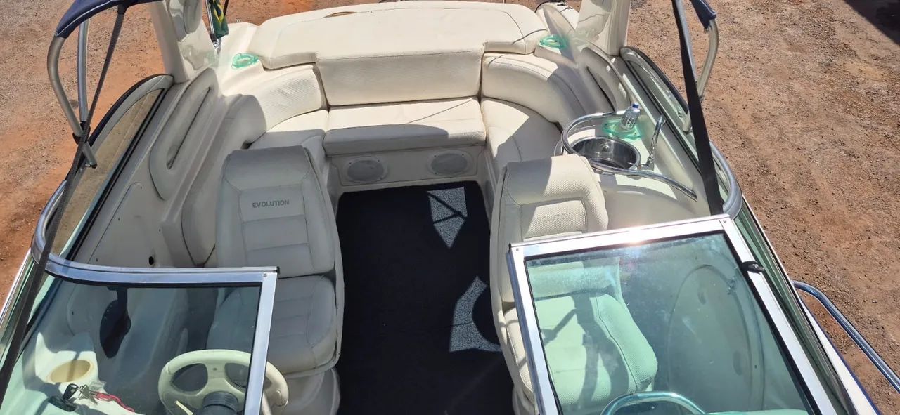 Lancha Evolution 265 Cabin com Mercruiser 5.0 260Hp ano 2012  - Foto 8