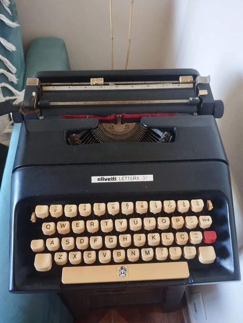 Máquina de escrever Olivetti Lettera