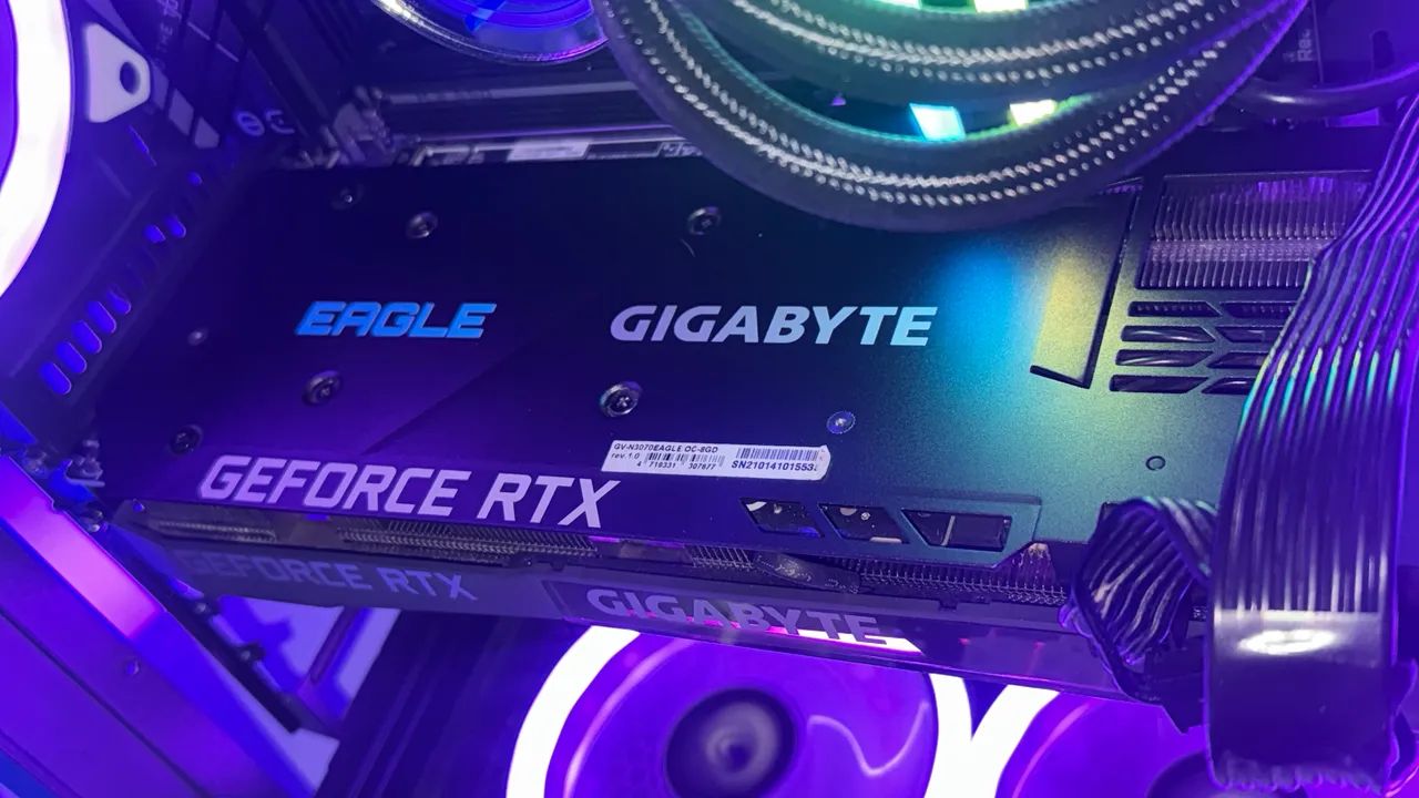 PLACA DE VÍDEO RTX 3070 - GIGABYTE EAGLE OC - RGB LED - Caixa e manual - Foto 3