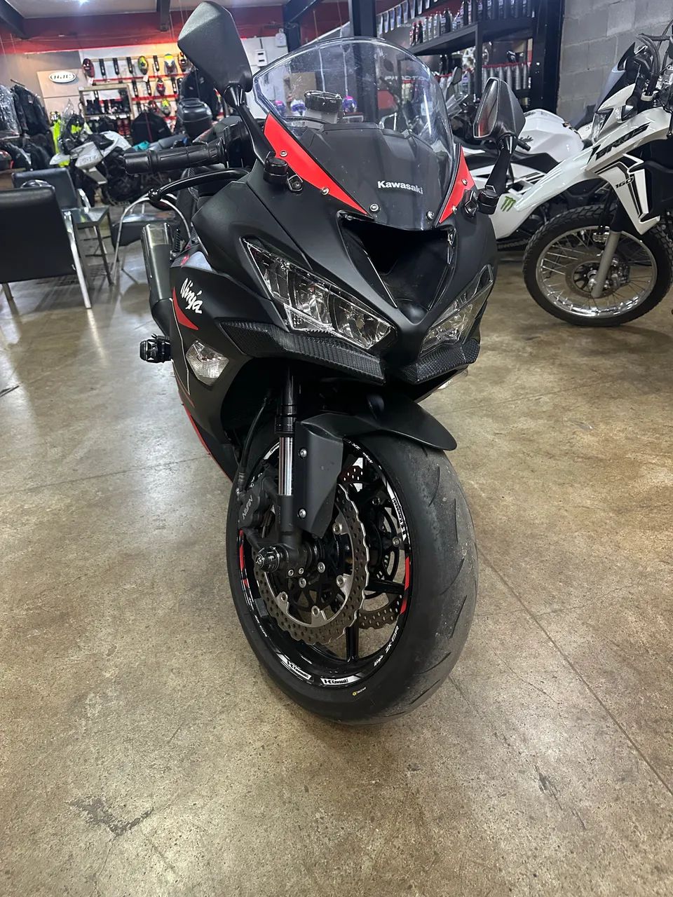 ＢＬＡＣＫ Kawasaki Zx-6r 636cc 2021 - 1451367386 | OLX