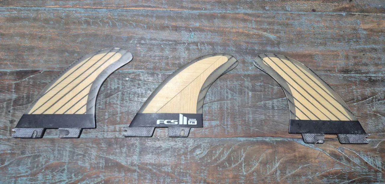 Vendo Quilha FCS 2 - Modelo Fireware de carbono e bambu. Tamanho Mediun