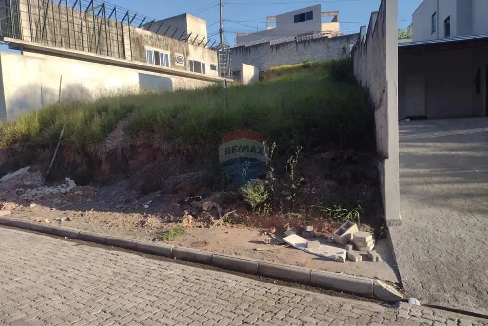 Lote à venda no Condomínio Granja das Hortênsias  395 m²
