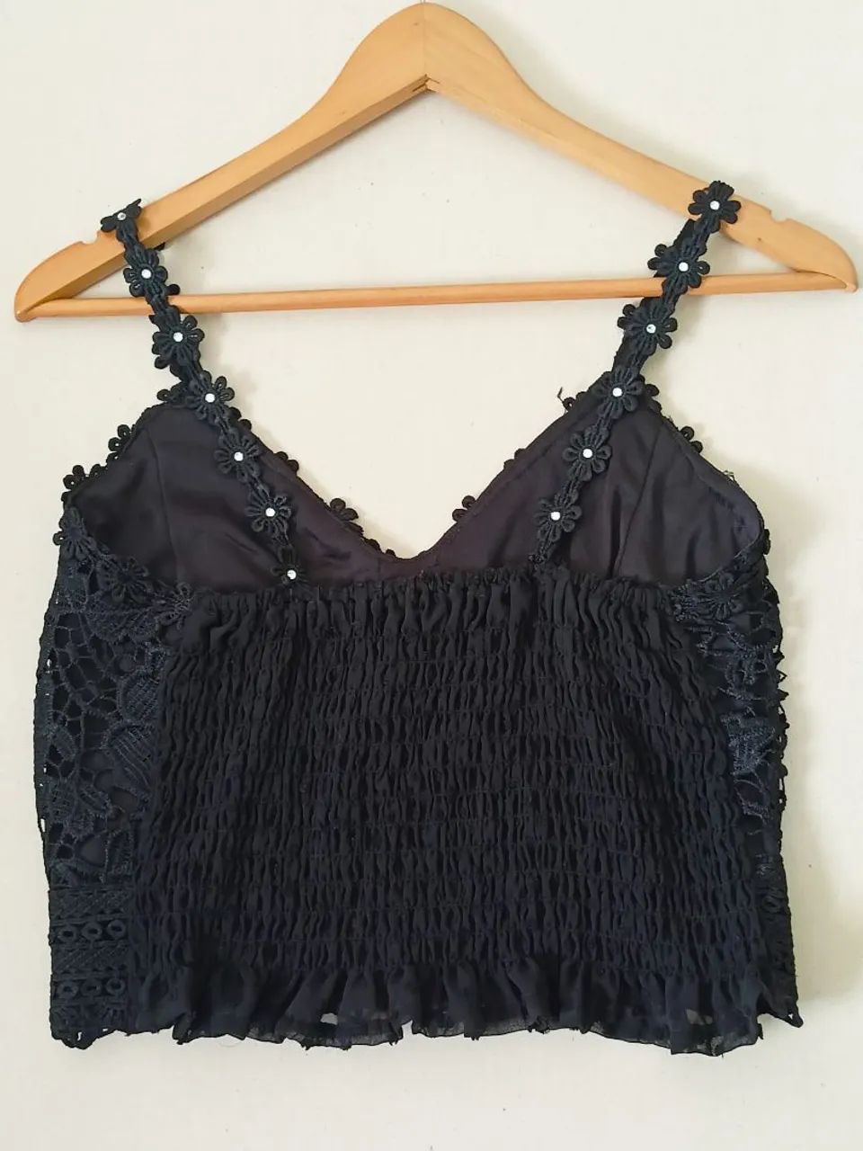 Blusinhas com alça top em renda nas cores preta e lilás novas  - Foto 2