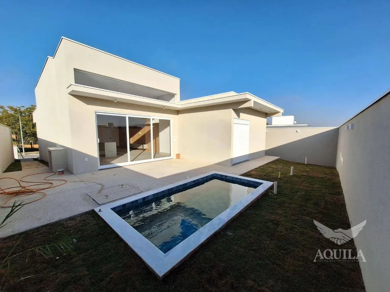 CASA TÉRREA COM 3 SUÍTES - PISCINA - ARMÁRIOS - 04 VAGAS - CONDOMÍNIO ALPHAVILLE ITU