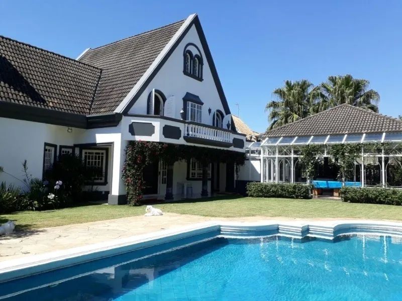 Casa de alto padrão à venda no Condomínio Lago Azul, em Araçoiaba da Serra-SP.