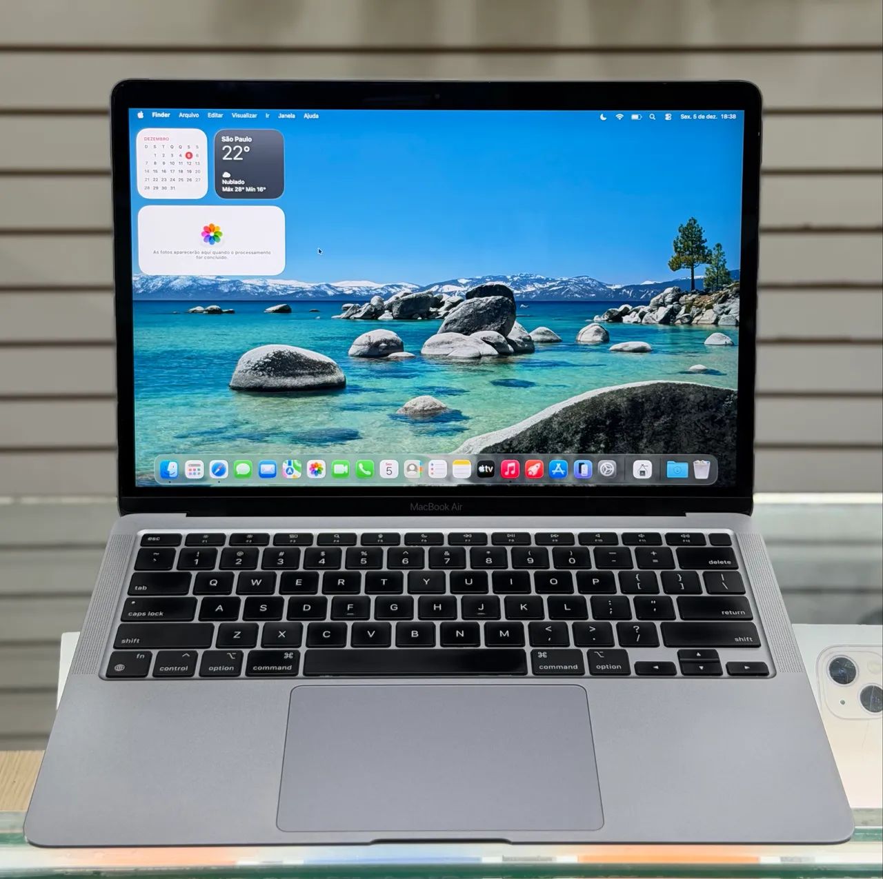 MacBookAirM1 2023購入8G256GB 昨年2月 Macbook air m1 8gb / 256gb LOJA FÍSICA saude da bateria 85%, todo