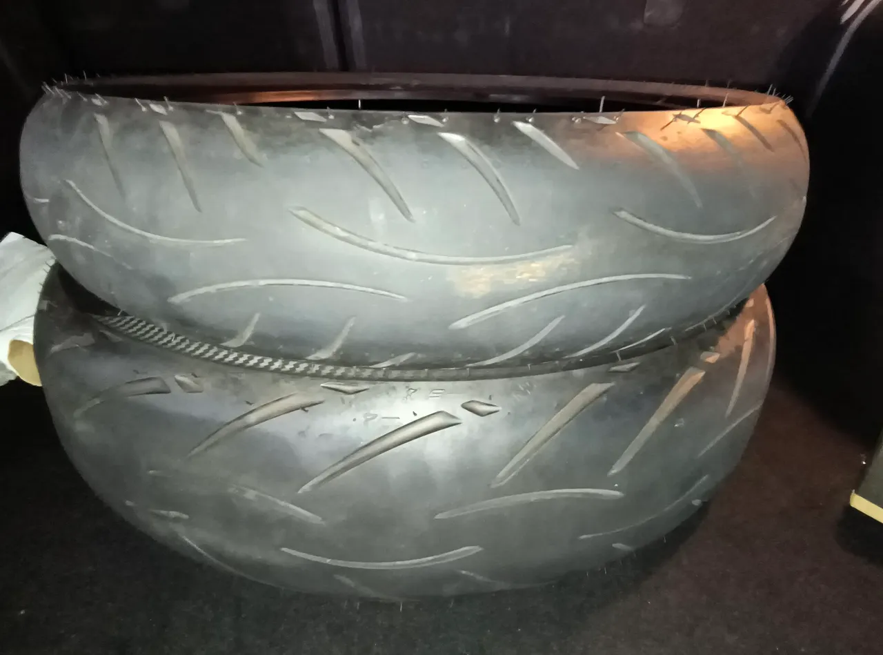 Par pneu Metzeler Sportec M5 usados