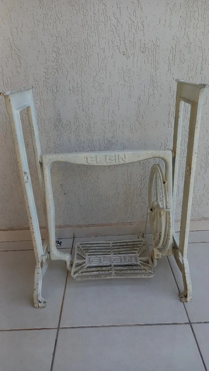 Base de máquina de costura antiga. - Foto 2