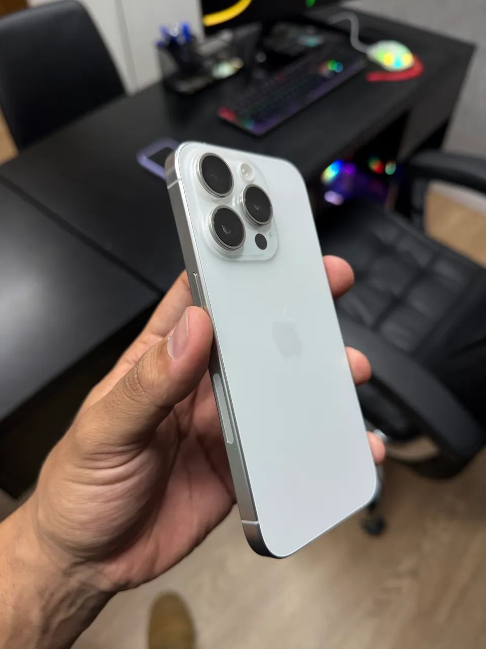 iPhone 15 Pro titanium white 128gb 88% impecável - Celulares e