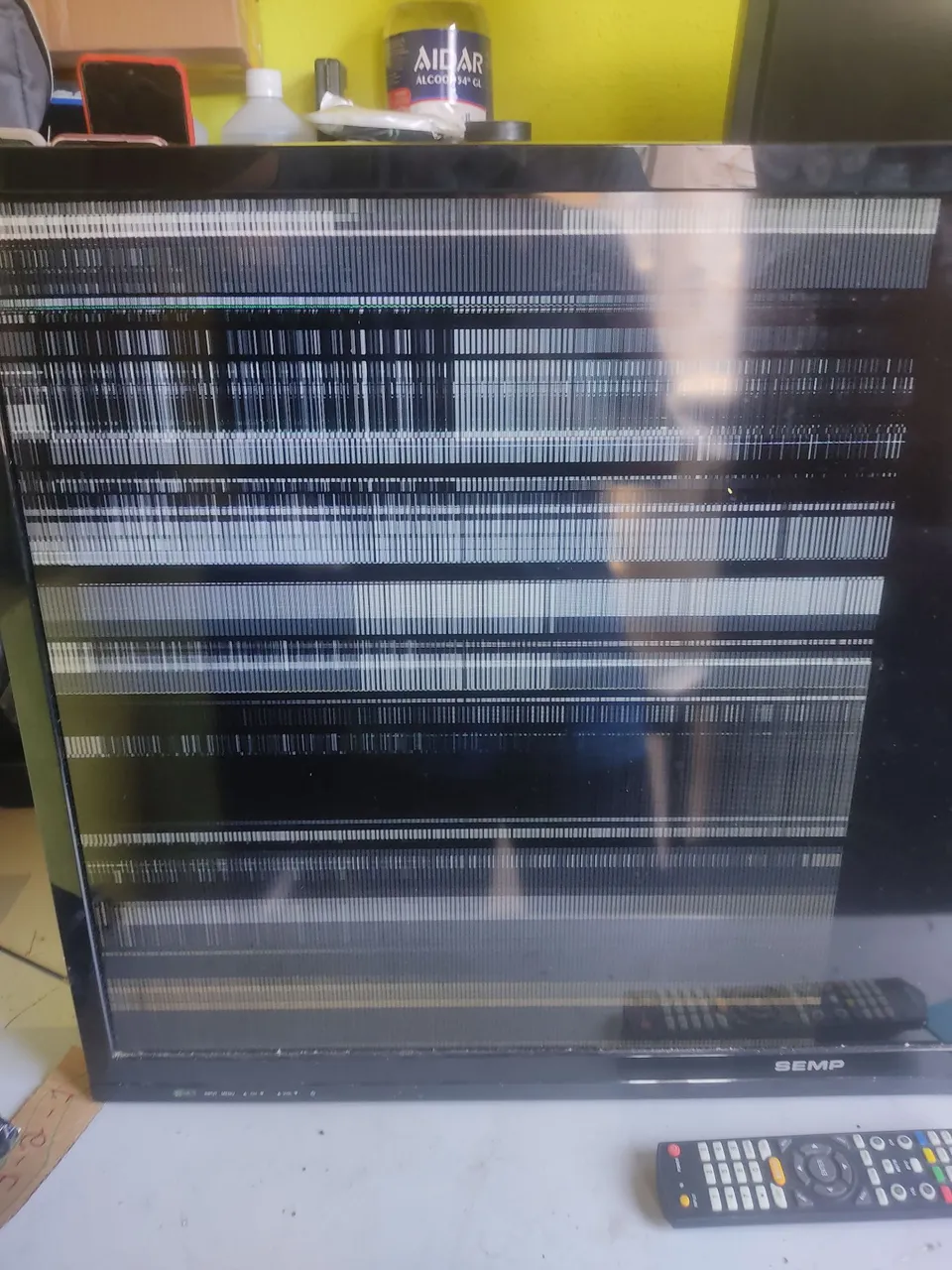 TV Semp com defeito na tela