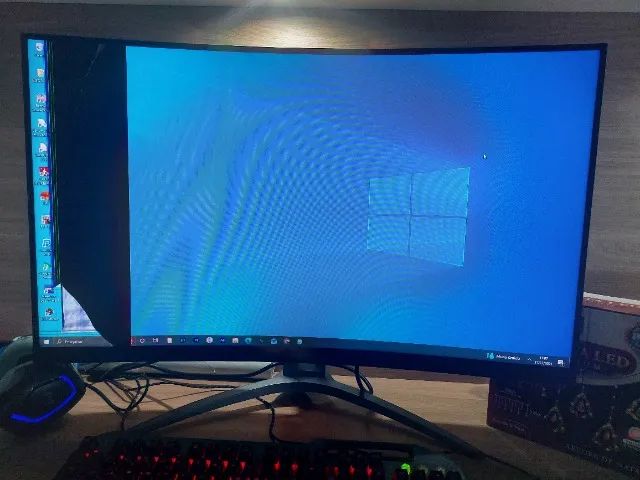 Monitor AOC Agon 32 polegadas com mancha preta na tela - Foto 2