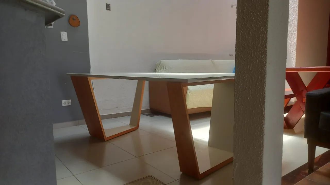 Mesa de Centro Moderna em Madeira e Vidro
