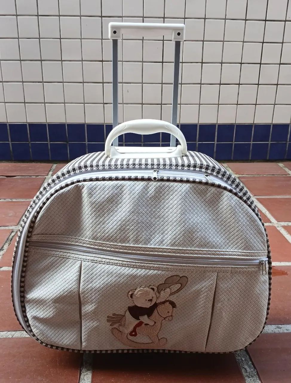 Mala c/ rodinhas bebê criança 