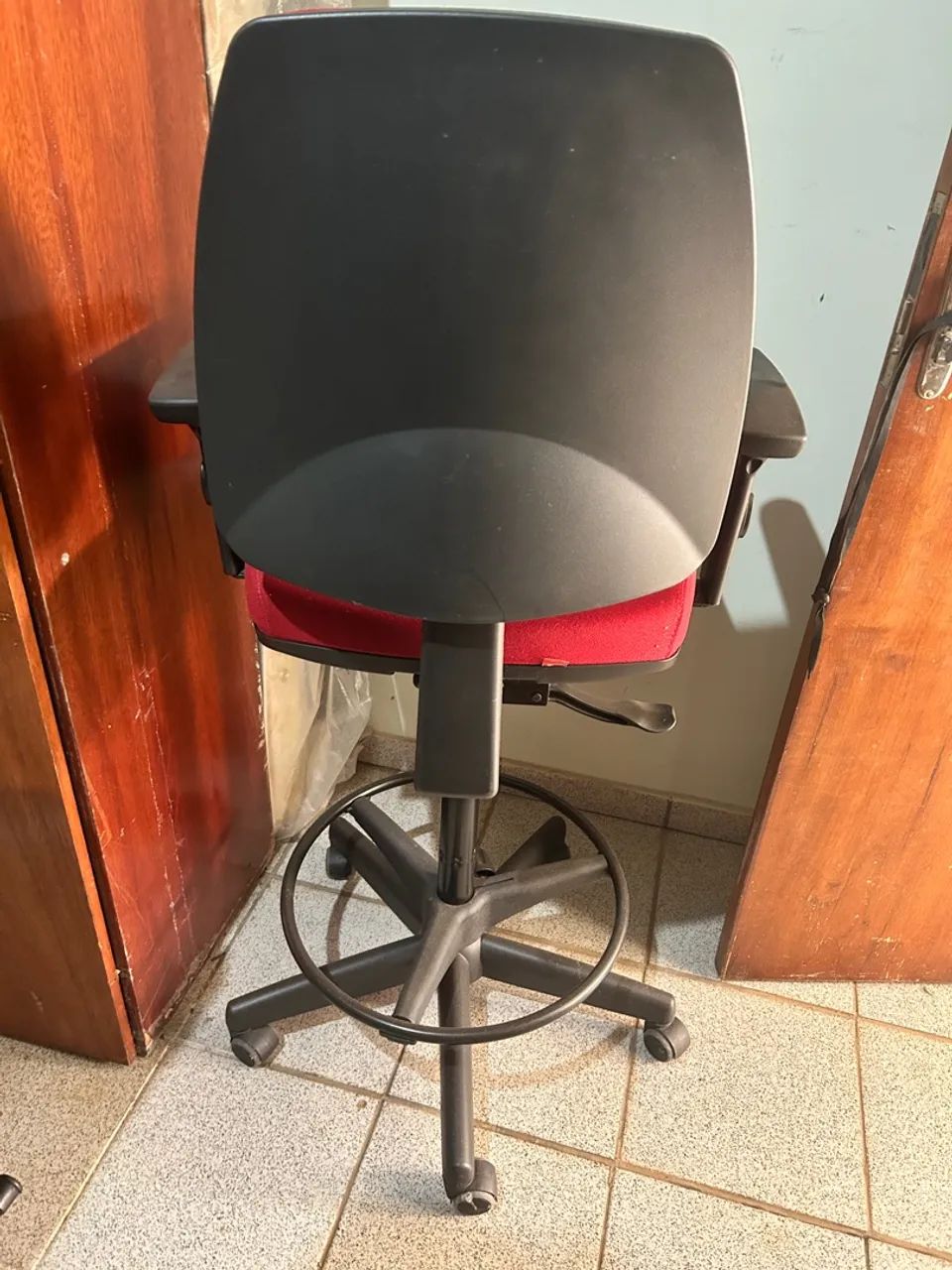 Cadeira de Escritório Giratória Vermelha cavaletti - Foto 2