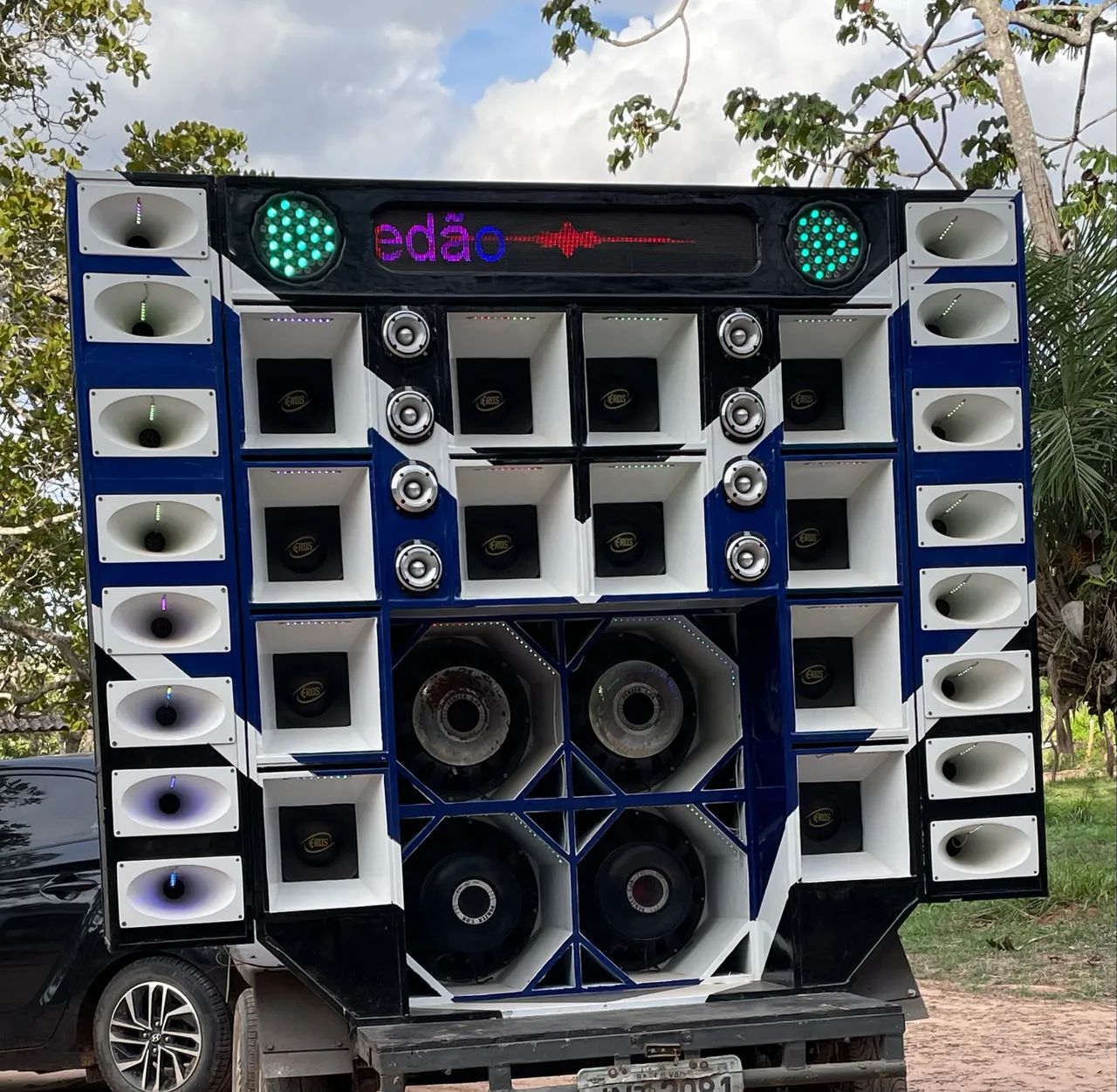 Vendo ou troco paredão automotivo 1