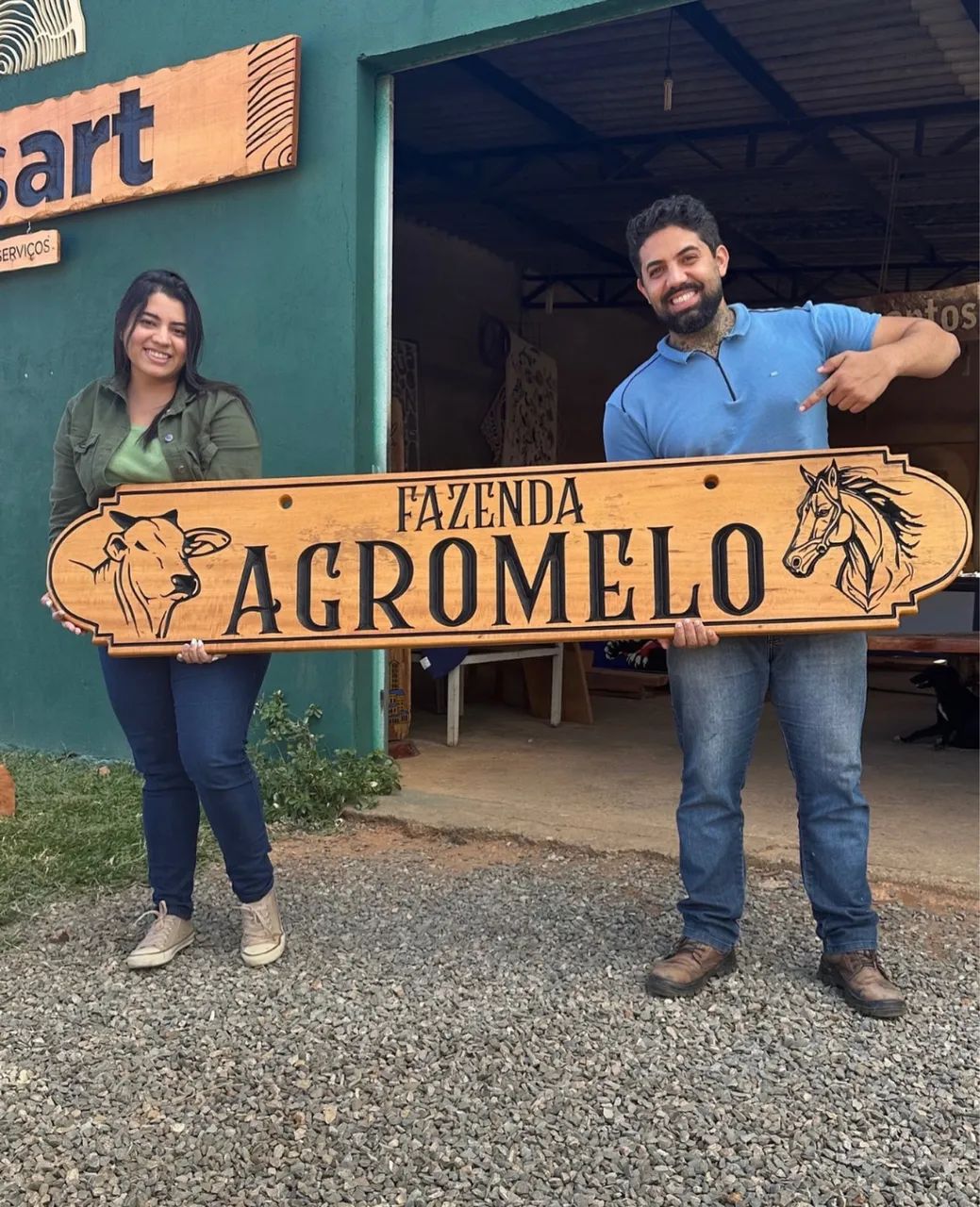 Placa de madeira entalhada 2mtx50cm