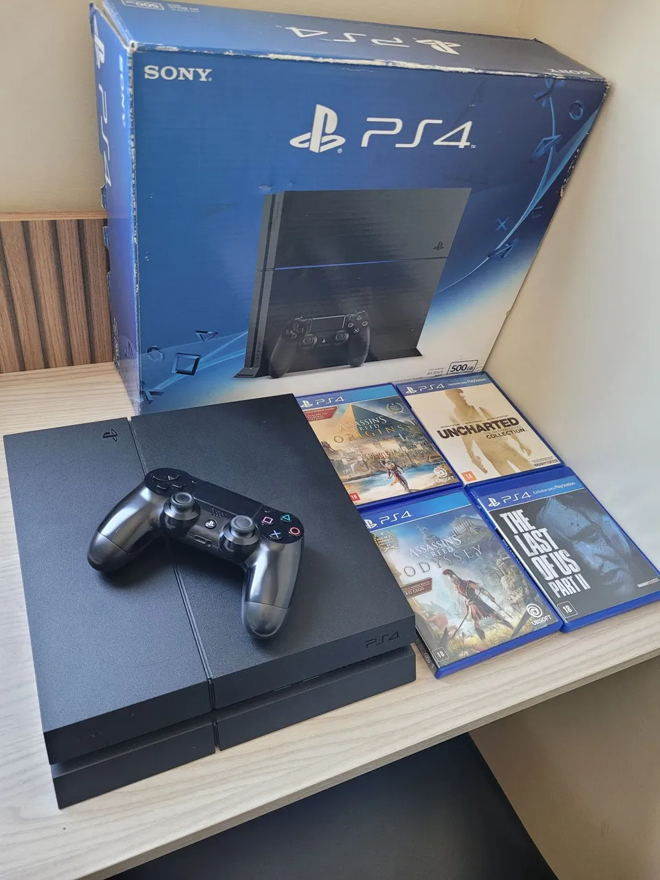 PS4 FAT 500GB + 1 controle + 4 jogos ( acompanha caixa e cabos originais)