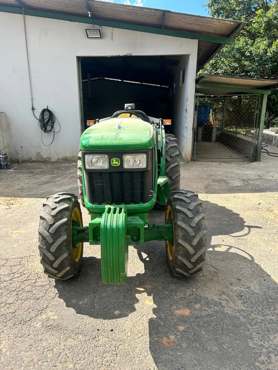 Trator John Deere em ótimo estado