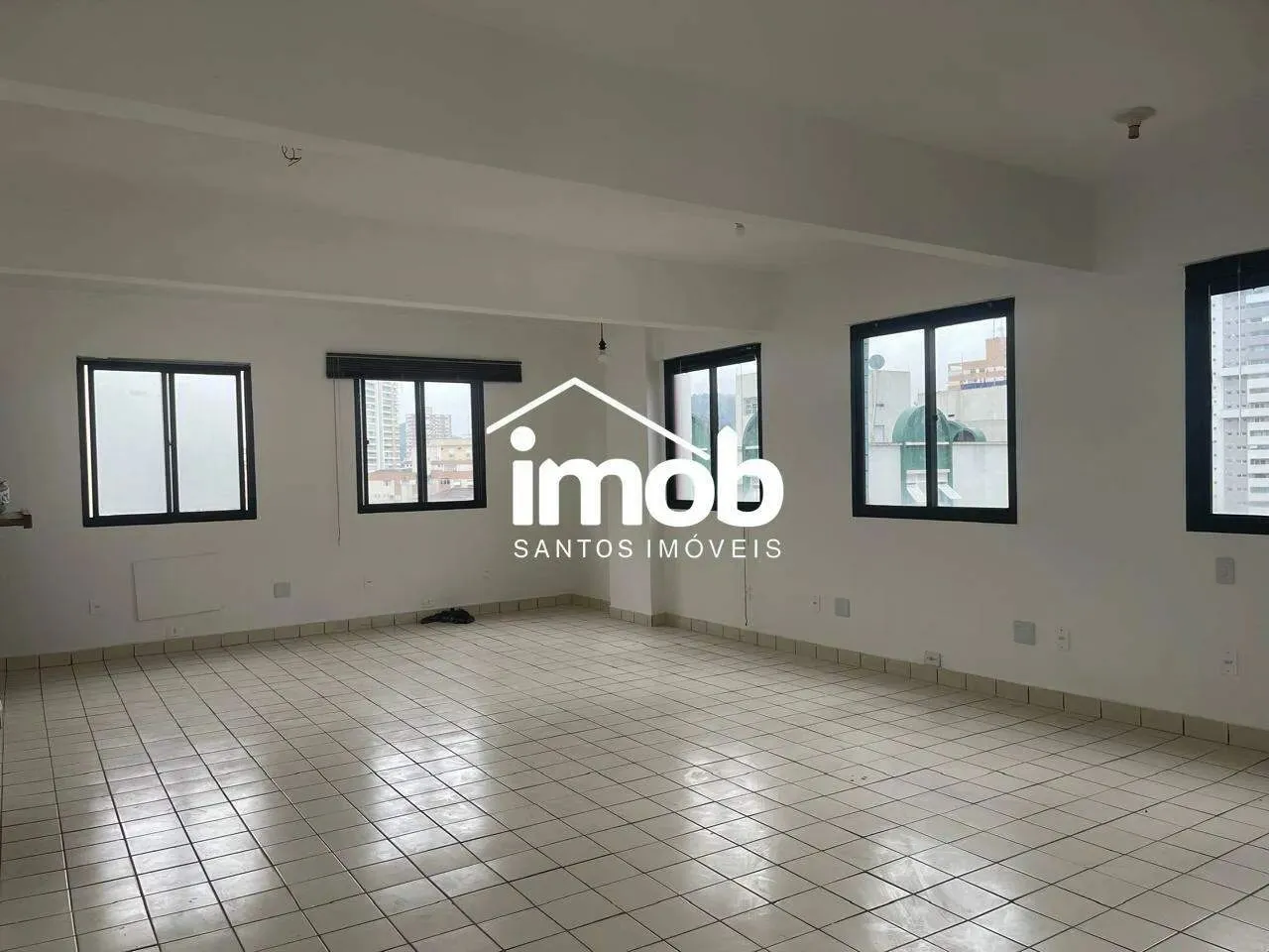 Sala Comercial de 145 m² Duplex para Locação - Gonzaga - Santos/SP