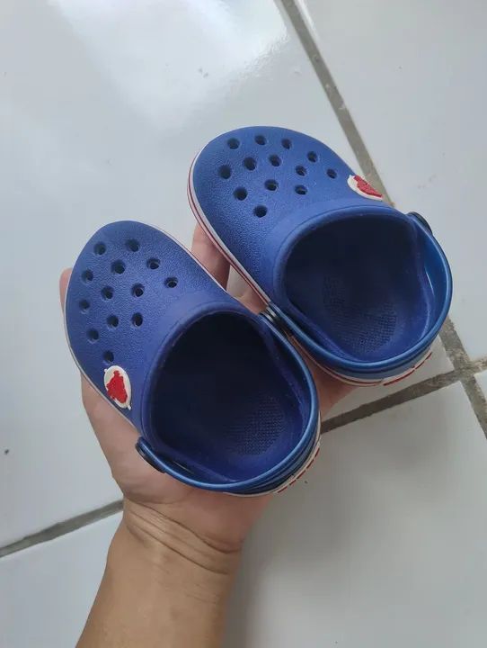 Chinelos Crocs infantis azul - nº 17/18 - Foto 3