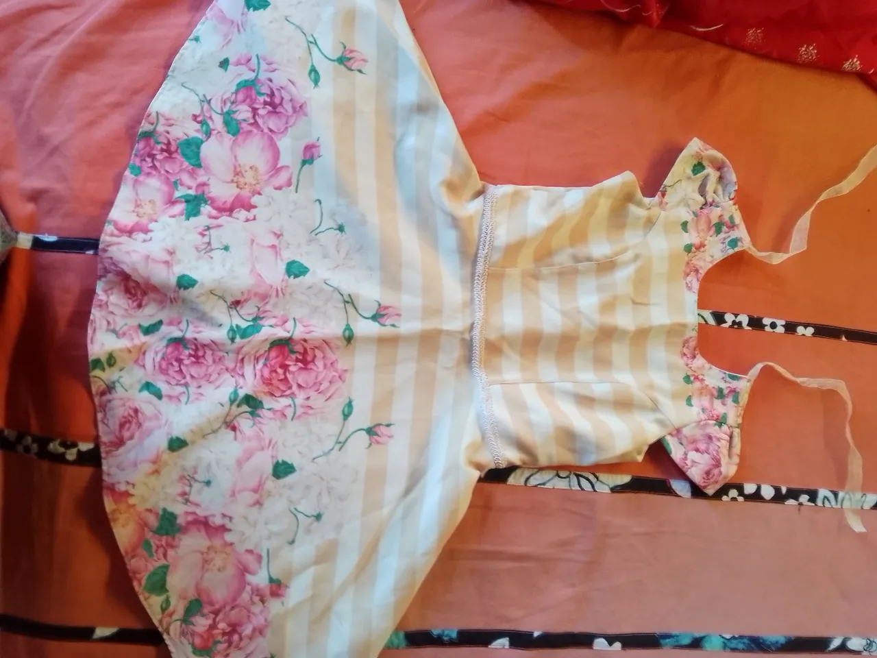 Roupas de menina veste 4 a 6 anos usadas 1x. Roupas de qualidade para ir até pra festa!