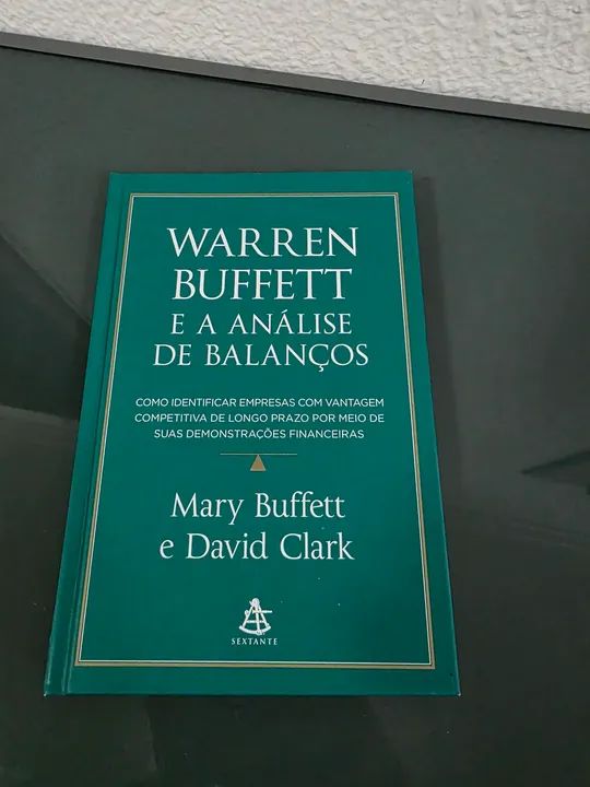 Livro Capa Dura Warren Buffett e a Análise de Balanço 