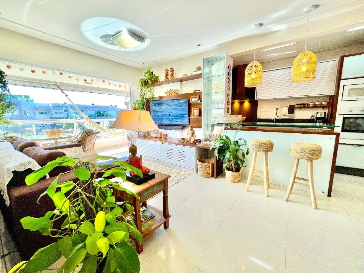 Melhor apartamento vista mar de 2 dormitórios à venda no Campeche!!