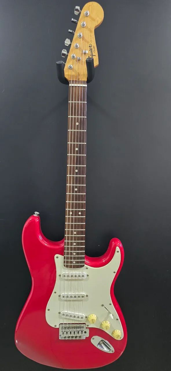 Squier、Bullet Stratocaster Guitarra Fender Stratocaster Squier Bullet