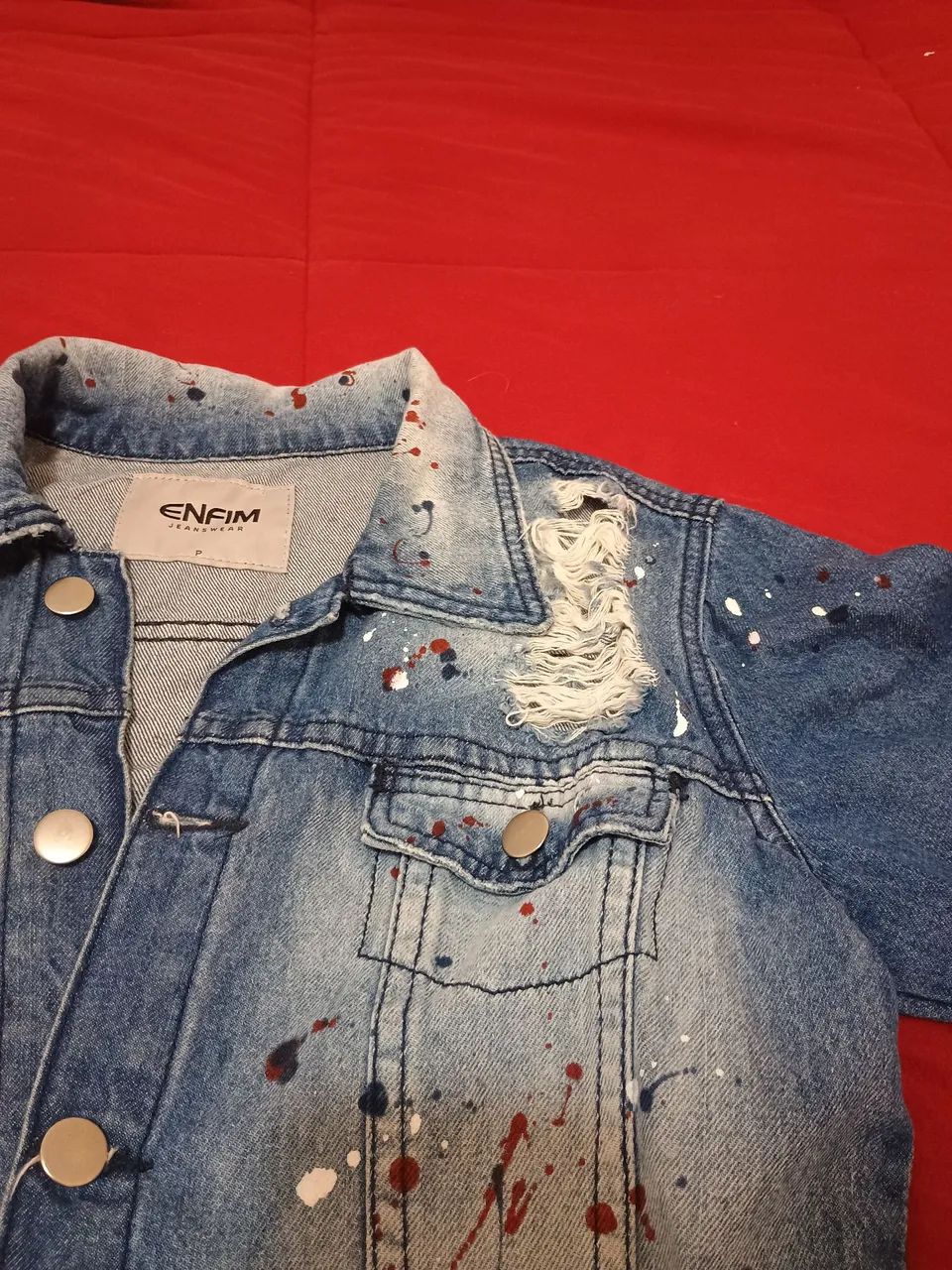 Jaqueta Jeans Customizada com Detalhes de Tinta - Foto 3