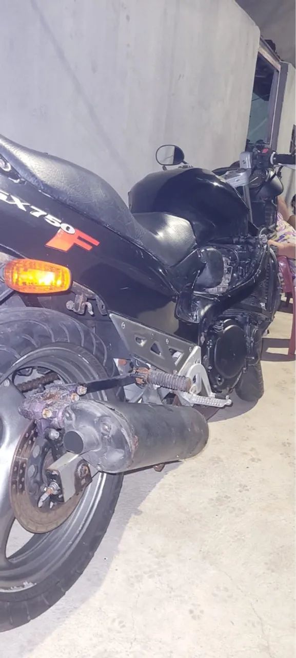 MOTO GSX750F Ano1998-1999 - Foto 2