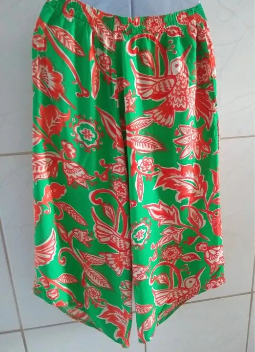 Calça curta modelo pantacourt (M)