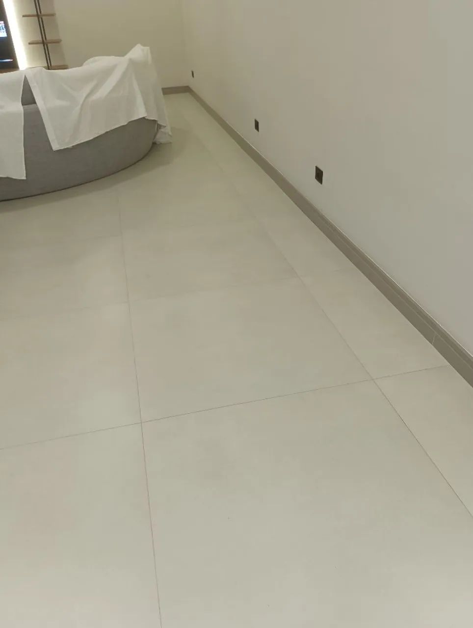 Rodapés poliestireno MDF entre outros  - Foto 4