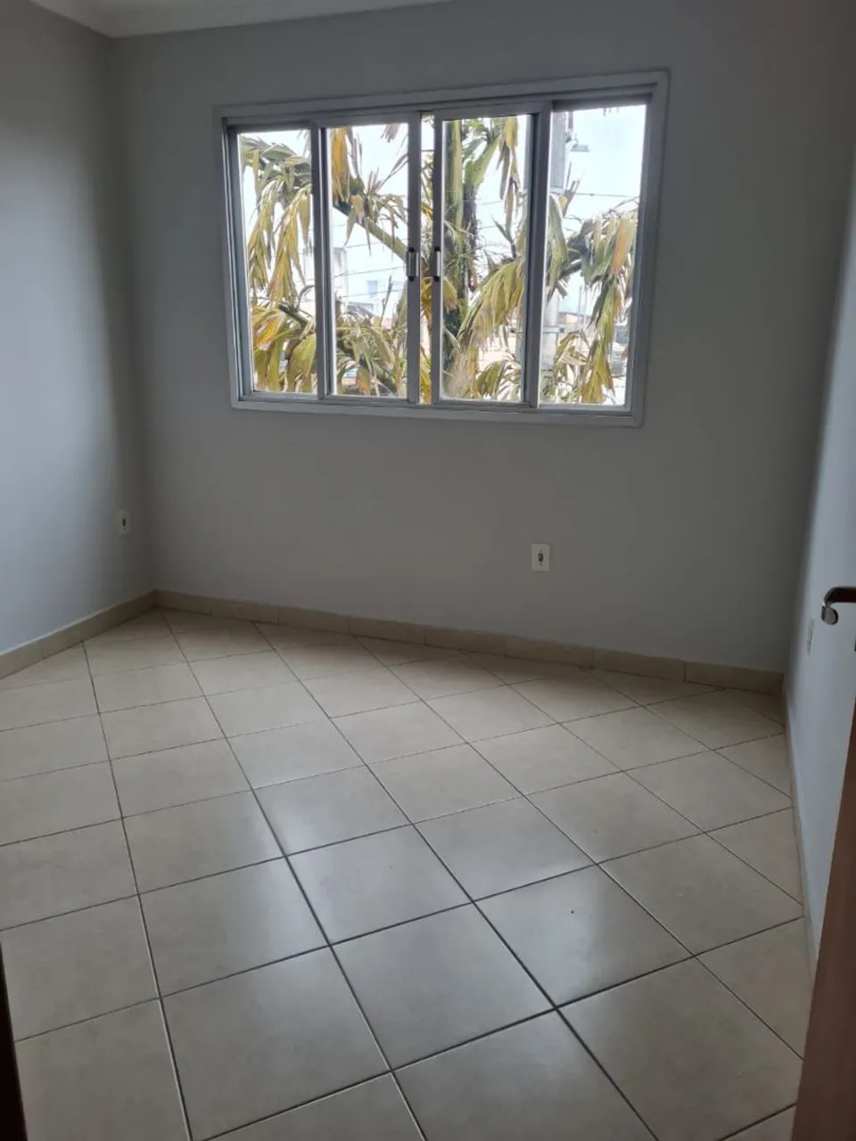 Alugo apartamento