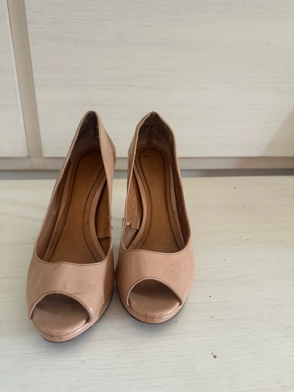 Sandália Peep Toe Salto Fino Bege
